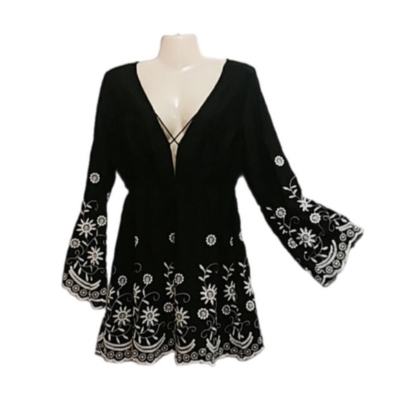 Romeo & Juliet Couture Dresses & Skirts - Romeo & Juliet Embroidered Black/White Lined Dress NWT